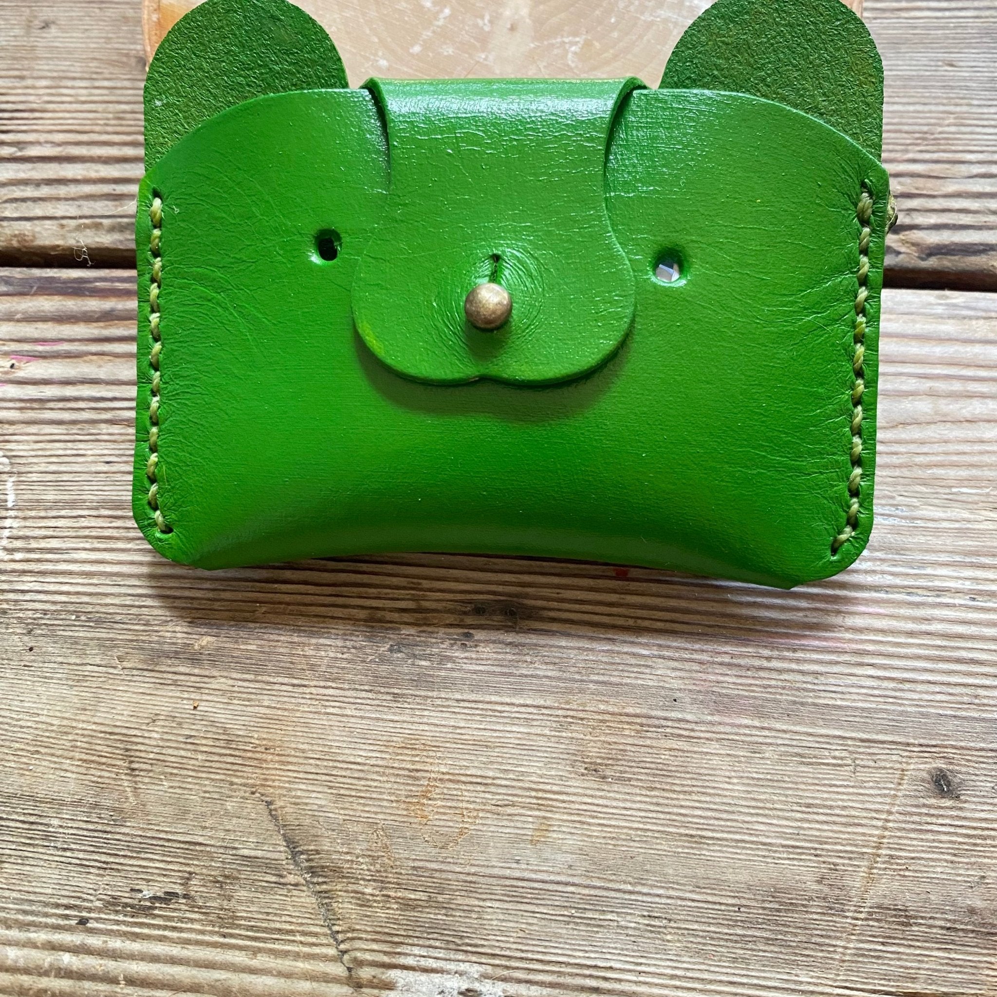 Veg-Tan Bear Wallet – Leather Card Case - La Tabla