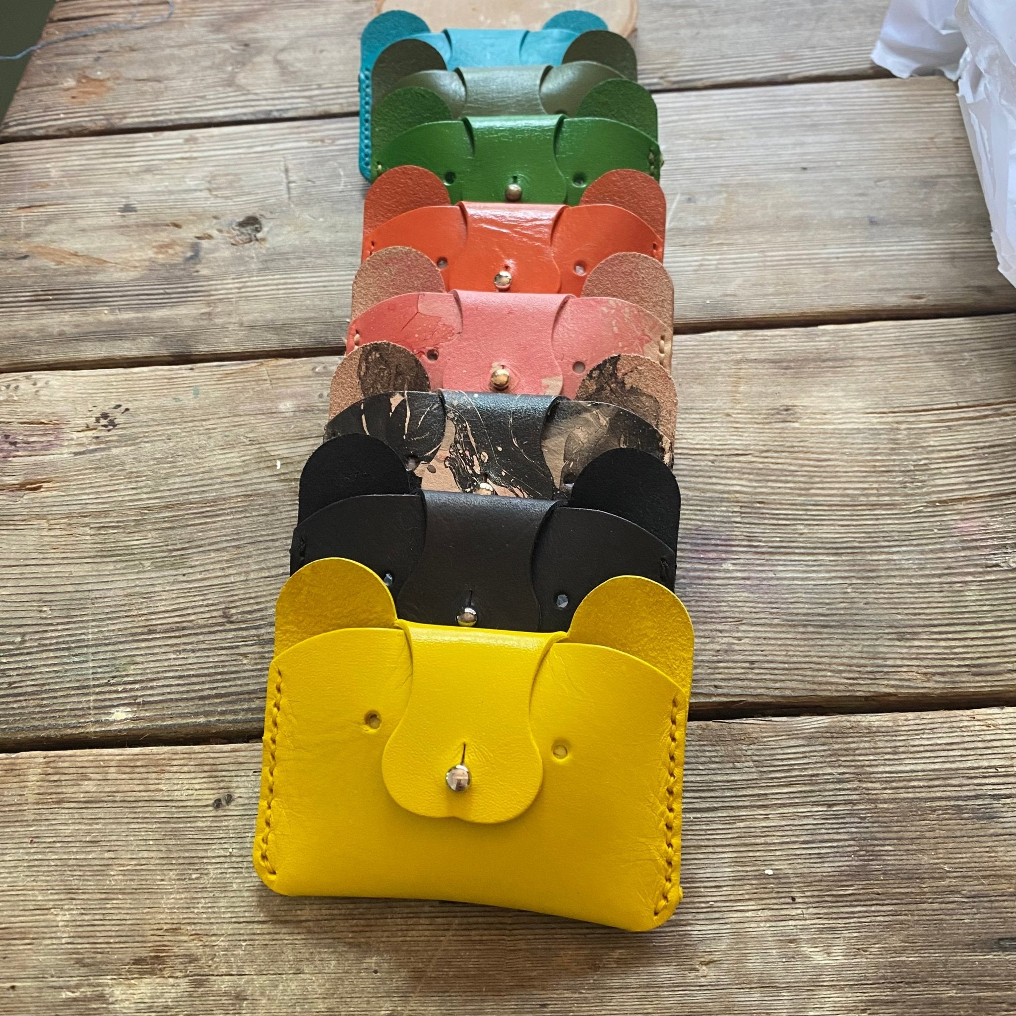 Veg-Tan Bear Wallet – Leather Card Case - La Tabla